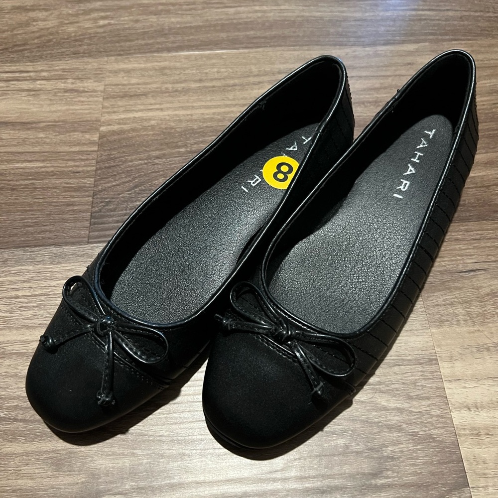 Tahari Black Loafers Classic Everyday Flats